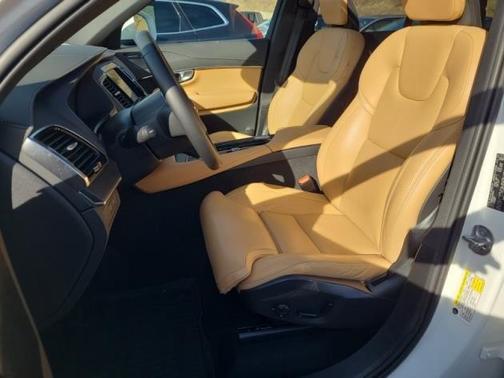 2024 Volvo XC90 Recharge Plug-In Hybrid T8 Ultimate Bright Theme 7-Seater