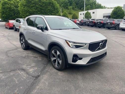 Silver Dawn Metallic 2023 Volvo XC40 B5 Plus Dark Theme