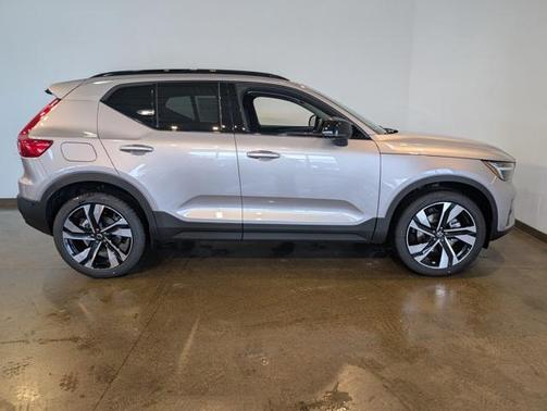2026 Volvo XC40 B5 Ultra