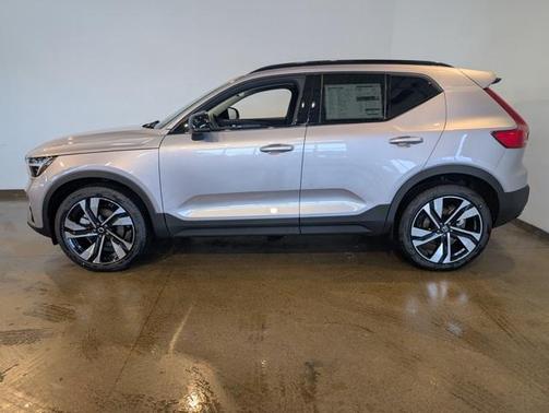 2026 Volvo XC40 B5 Ultra