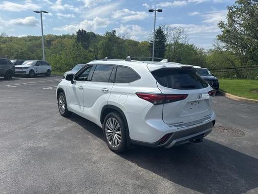 2022 Toyota Highlander Platinum