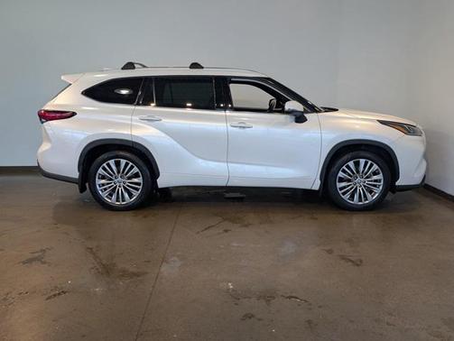 2022 Toyota Highlander Platinum