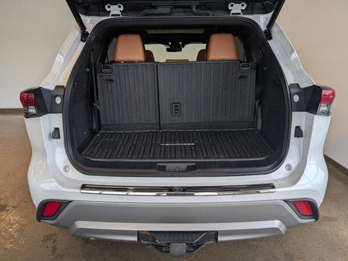 2022 Toyota Highlander Platinum