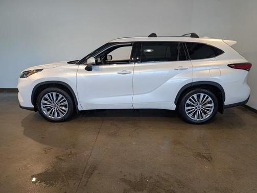2022 Toyota Highlander Platinum