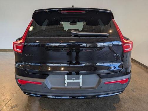 2026 Volvo XC40 B5 Ultra Black Edition