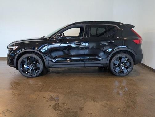 2026 Volvo XC40 B5 Ultra Black Edition