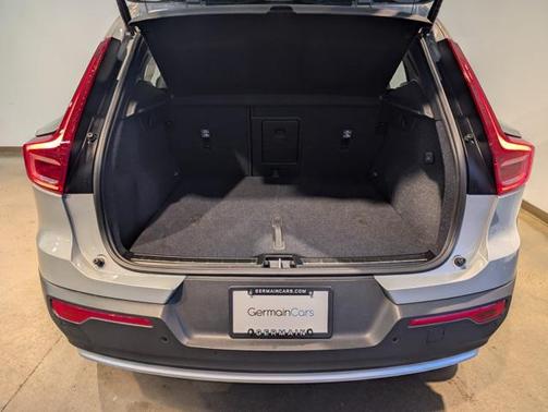 2025 Volvo XC40 B5 Plus Bright Theme