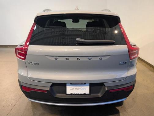 2025 Volvo XC40 B5 Plus Bright Theme