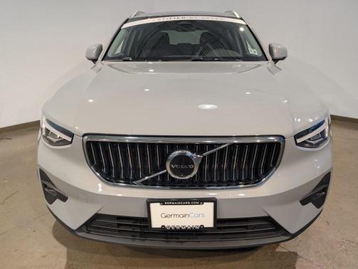 2025 Volvo XC40 B5 Plus Bright Theme