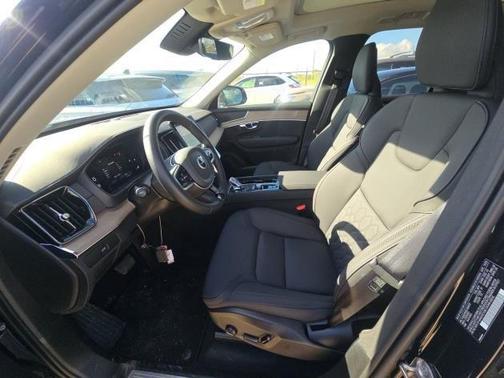 2025 Volvo XC90 B6 Plus 7-Seater