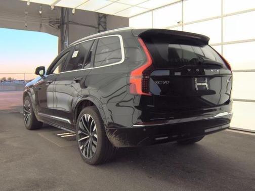 2025 Volvo XC90 B6 Plus 7-Seater