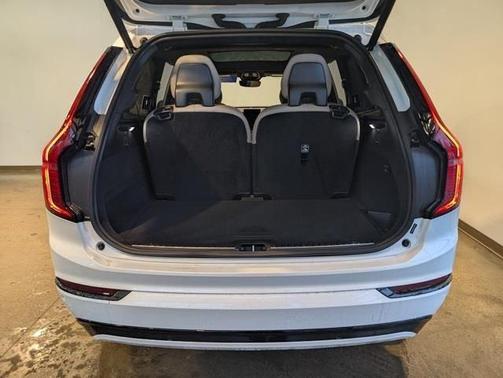 Crystal White Pearl 2026 Volvo XC90 B6 Ultra Dark Theme 7-Seater