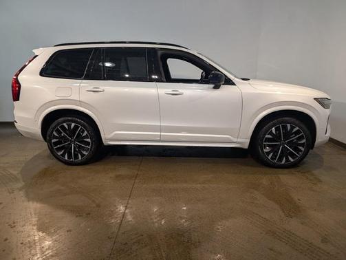 2026 Volvo XC90 B6 Ultra Dark Theme 7-Seater