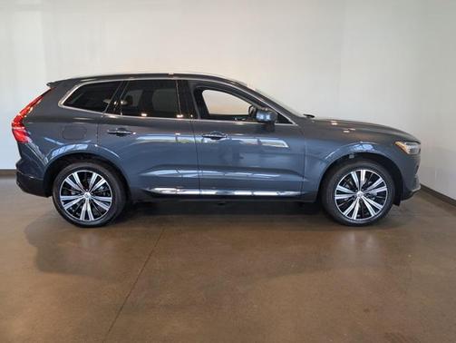 2022 Volvo XC60 B5 Inscription