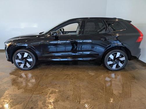 2025 Volvo XC60 Plug-In Hybrid T8 Plus