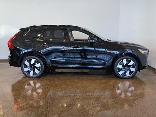 2025 Volvo XC60 Plug-In Hybrid T8 Plus