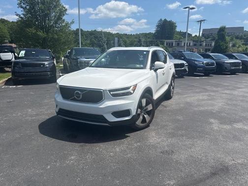 2019 Volvo XC40 T5 Momentum