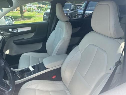 2019 Volvo XC40 T5 Momentum