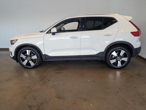 2019 Volvo XC40 T5 Momentum