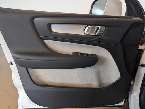 2019 Volvo XC40 T5 Momentum