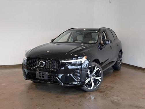 2024 Volvo XC60 B5 Ultimate Dark Theme