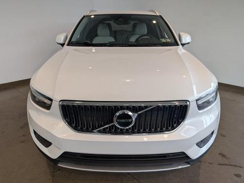 2022 Volvo XC40 T5 Momentum