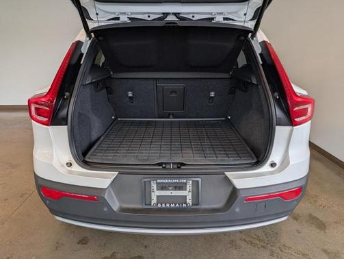 2022 Volvo XC40 T5 Momentum