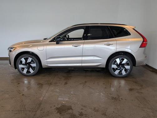 2025 Volvo XC60 Plug-In Hybrid T8 Plus