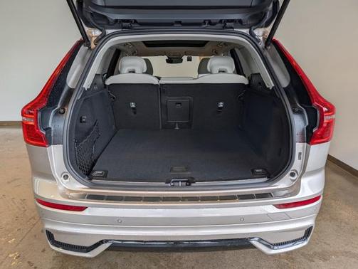 2025 Volvo XC60 Plug-In Hybrid T8 Plus