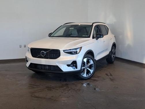 2026 Volvo XC40 Plus, B5 AWD Gas (mild hybrid), Dark