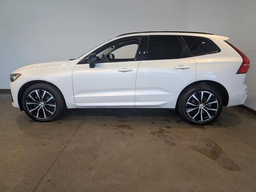 2023 Volvo XC60 B5 Plus Dark Theme