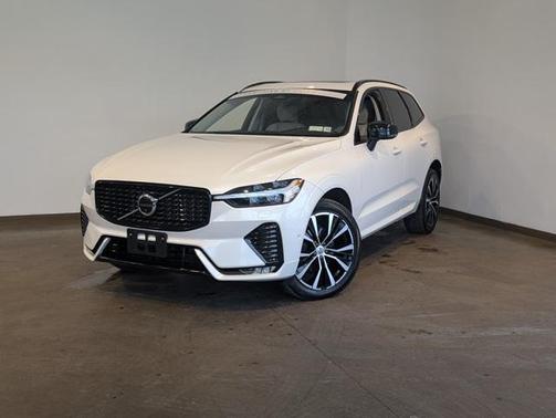 2023 Volvo XC60 B5 Plus Dark Theme