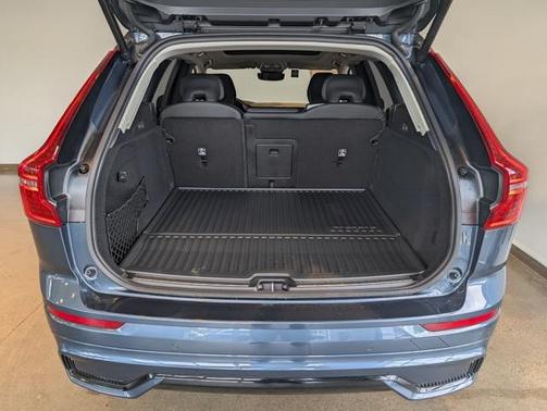2025 Volvo XC60 Plug-In Hybrid T8 Plus