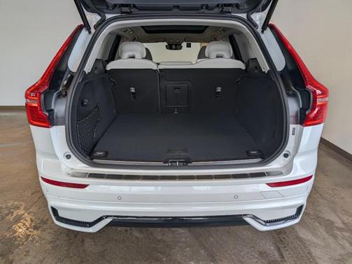 2025 Volvo XC60 Plug-In Hybrid T8 Plus