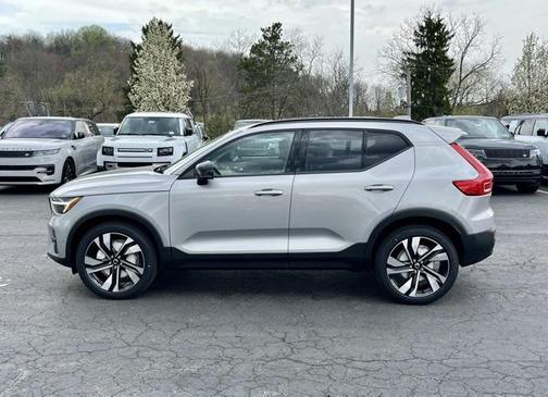 2025 Volvo XC40 B5 Ultra Dark Theme