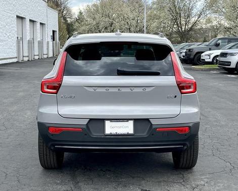 2025 Volvo XC40 B5 Ultra Dark Theme