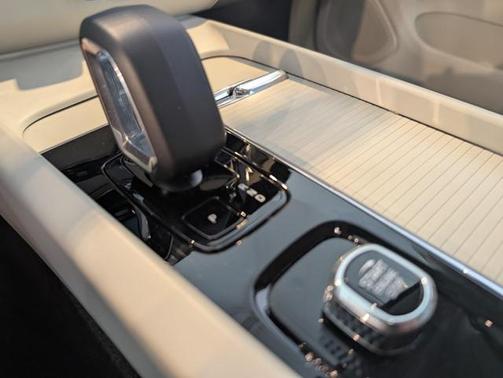 2025 Volvo XC60 B5 Core