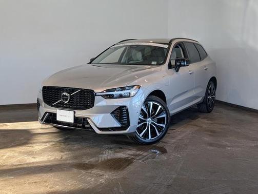 2023 Volvo XC60 Recharge Plug-In Hybrid T8 Plus Dark Theme