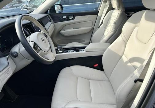 2023 Volvo XC60 Recharge Plug-In Hybrid T8 Plus Dark Theme