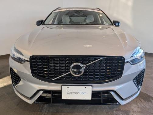 2023 Volvo XC60 Recharge Plug-In Hybrid T8 Plus Dark Theme