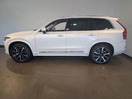 2024 Volvo XC90 B5 Plus Bright Theme