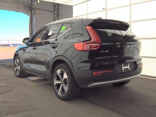 2025 Volvo XC40 B5 Plus Bright Theme