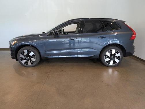 2025 Volvo XC60 Plug-In Hybrid T8 Plus