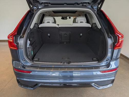 2025 Volvo XC60 Plug-In Hybrid T8 Plus