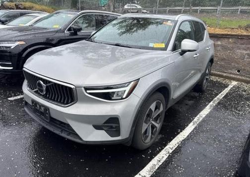 Silver Dawn Metallic 2023 Volvo XC40 B5 Plus Bright Theme