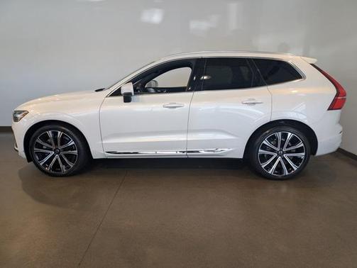 2023 Volvo XC60 B6 Ultimate Bright Theme