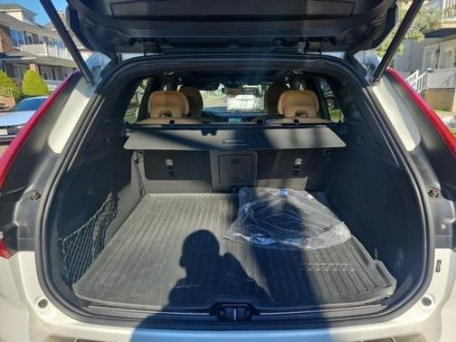 2023 Volvo XC60 B6 Ultimate Bright Theme