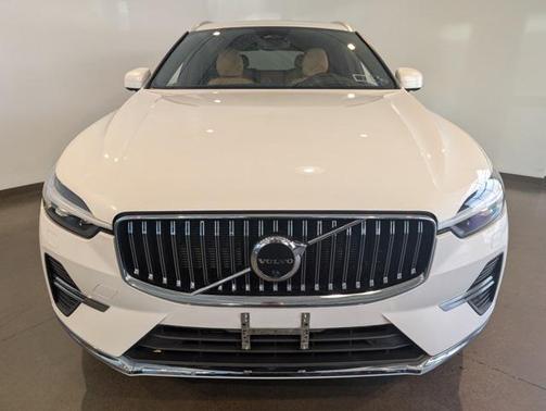 2023 Volvo XC60 B6 Ultimate Bright Theme