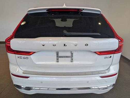 2023 Volvo XC60 B6 Ultimate Bright Theme