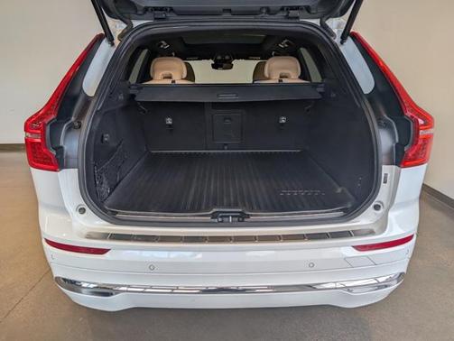 2023 Volvo XC60 B6 Ultimate Bright Theme